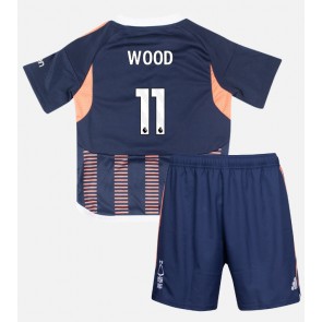 Nottingham Forest Chris Wood #11 Replika Babytøj Tredje sæt Børn 2023-24 Kortærmet (+ Korte bukser)